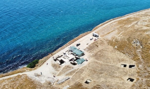 Perinthos Antik Kenti'nde ortaya çıkarılan tiyatroda, heykel ve mezar bulundu