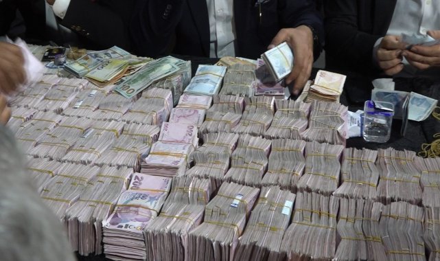 Aşiret düğününde geline 2 kilo altın, damada 15 milyon TL takıldı