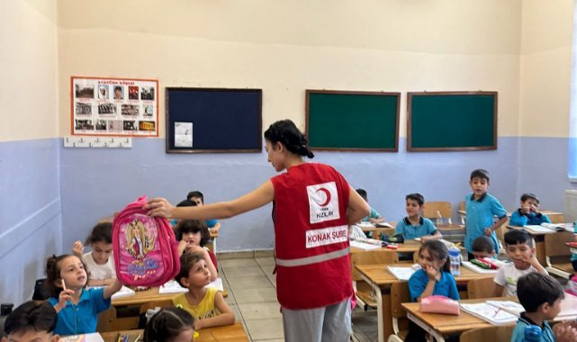 Konak Kızılay Şube öğrencilerin yüzünü güldürdü