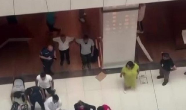 Sultanbeyli’de Atlaspark AVM’de bir kişi 3’üncü kattan zemine düştü