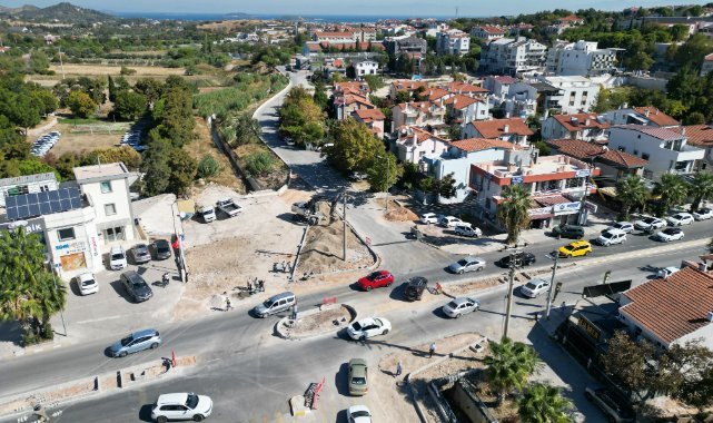 Urla Belediyesi, Erdoğan Ker Caddesi'nde Kavşak ve Yol Düzenlemesi Yapıyor