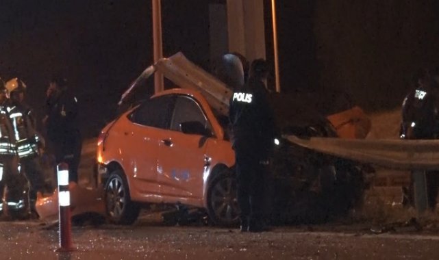 Ankara’da kontrolden çıkan taksi bariyerlere saplandı