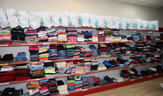 Bayraklı'da sosyal market açıldı