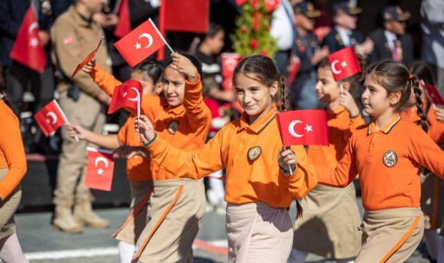 İzmir Büyükşehir Belediyesi 15 gün boyunca 19 ilçede 29 Ekim’i kutlayacak