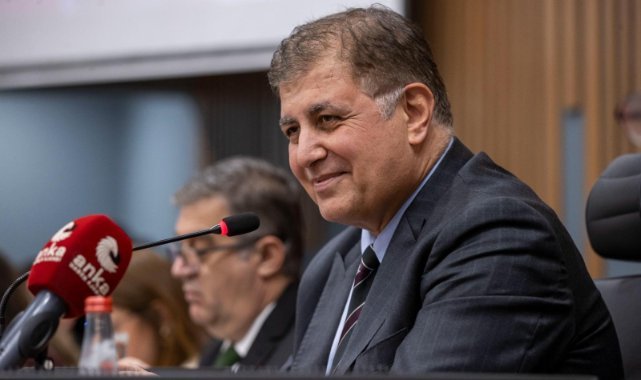 Başkan Tugay: Bakanlık o parayı keşke İzmir Körfezi için harcasaydı