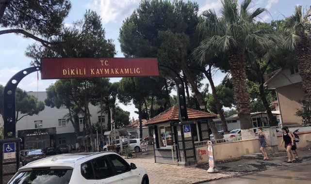 Dikili Halkı Kaymakamlık Bahçesinde Ücretli Otopark İstemiyor