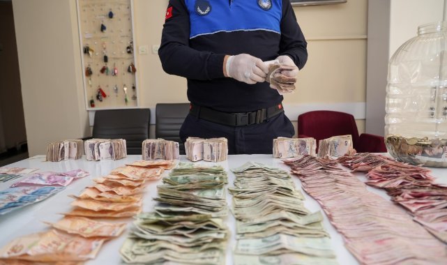 Gezgin dilenci trenle geldiği Konya’da üzerinden çıkan paralarla pes dedirtti