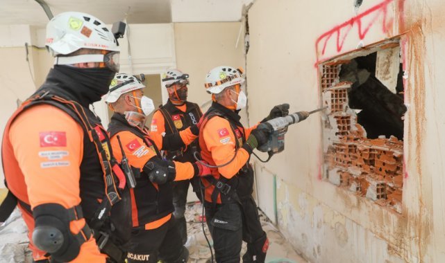 İzmir depreminin yıl dönümünde Buca Belediyesi'ne teşekkür belgesi