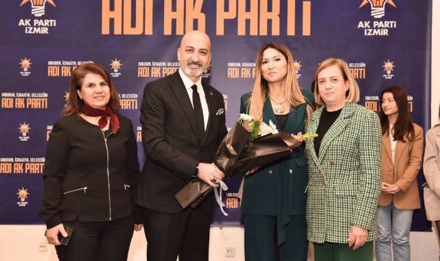 AK Parti İzmir İl Başkanlığı'nın düzenlediği 'Aile Sempozyumu'na büyük ilgi