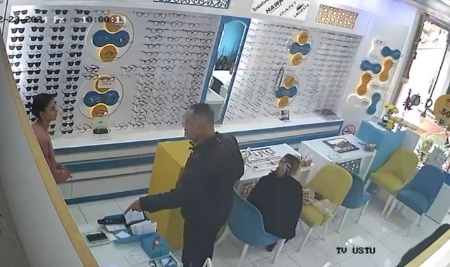 Alacağını isteyen iş yerine elinde kazmayla geldi