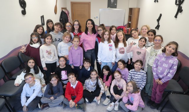 Aliağa’nın Yıldız Çocukları Tiyatro ile Parlıyor