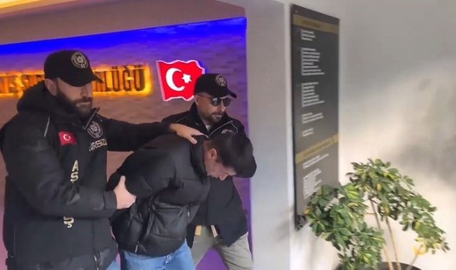 Alsancak faresi kıskıvrak yakalandı