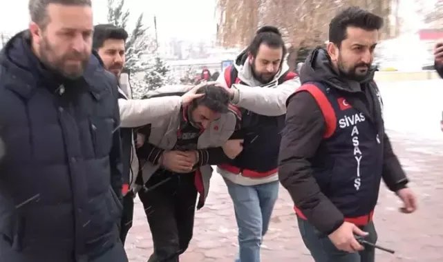 Annesi ile ikizini öldüren şüpheli adliyede