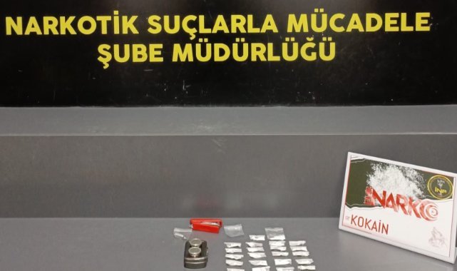 Araç koltuğunun altındaki mıknatıslı düzenekte kokain bulundu