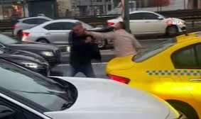 Avcılar’da yol verme kavgasında ilginç anlar
