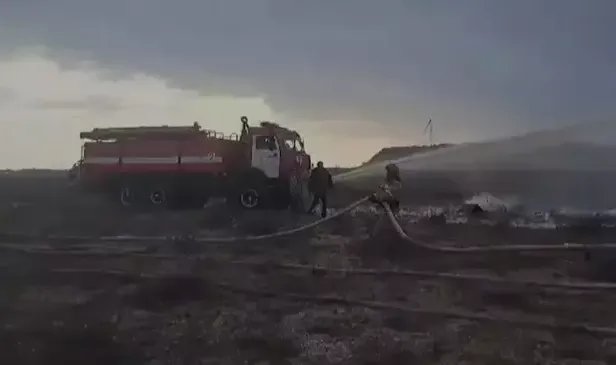 Azerbaycan Hava Yolları'na ait yolcu uçağı Kazakistan'da düştü: 25 kişi kurtuldu