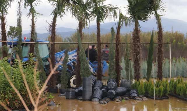 Başkan Turan aşırı yağışlardan etkilenen üreticilerin yanında