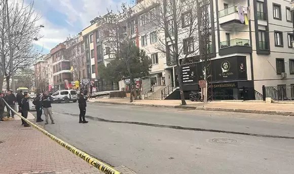 Beylikdüzü'nde kaldırımda etkisiz hale getirilmiş el bombası bulundu