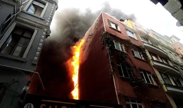 Beyoğlu'nda otelde yangın