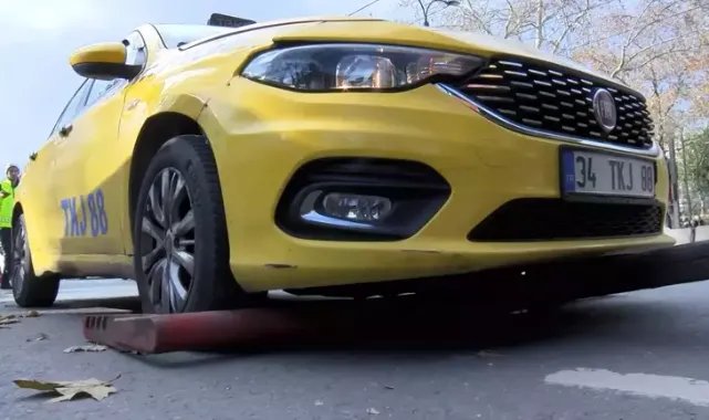 Beyoğlu'nda yolcu gibi taksiye binen sivil polisler kural ihlali yapan şoförlere ceza yazdı