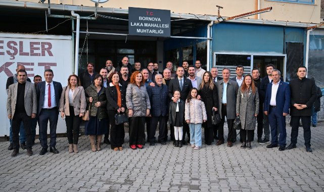 Bornova’da muhtarlardan Başkan Eşki’ye teşekkür plaketi