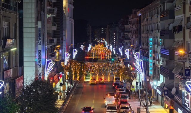 Büyükşehir, Manisa’yı yeni yıla hazırladı, caddeleri ışıl ışıl oldu
