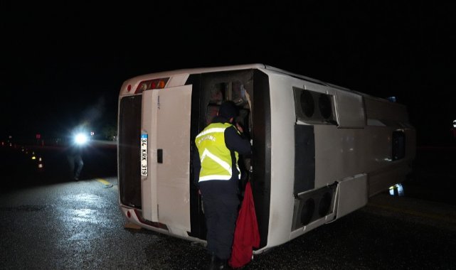 Cenaze için İstanbul’dan Sinop’a giden vatandaşları taşıyan midibüs devrildi