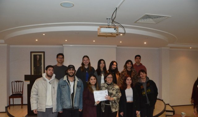 Ege Üniversitesi Eczacılık Fakültesinde sosyal sorumluluk projeleri ödüllendirildi