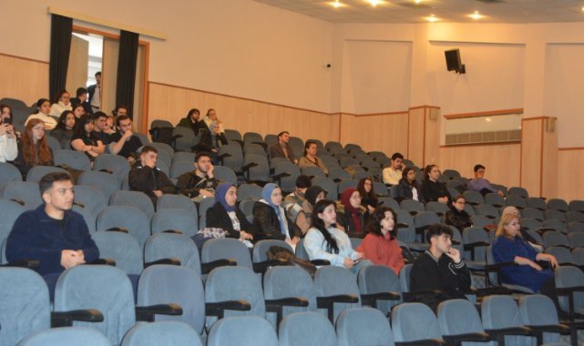 Ege Üniversitesinde öğrencilere “Etkili İletişim ve Sunum Teknikleri” semineri verildi