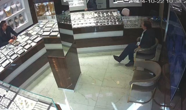 Eyüpsultan’da kuyumcu, borcunu istemeye gelen müşterisini silahla vurdu
