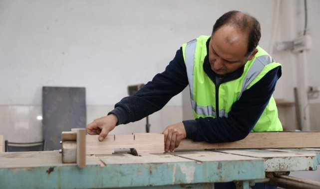 Güzelbahçe Belediyesi Kent Mobilyaları Üretimine Devam Ediyor