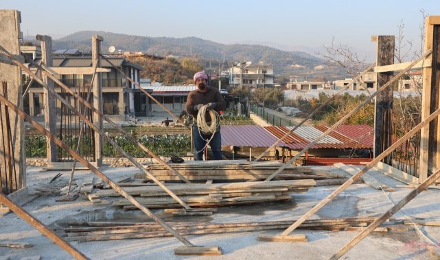 Her köşesinde binaların yükseldiği Hatay’da inşaat kalıpçılarının yevmiyesi bin 750 TL’yi buldu