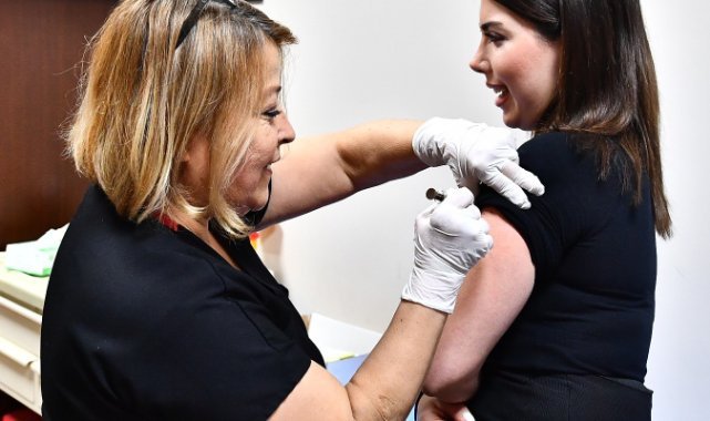 İzmir Büyükşehir Belediyesi HPV aşısı uygulamasını başlattı