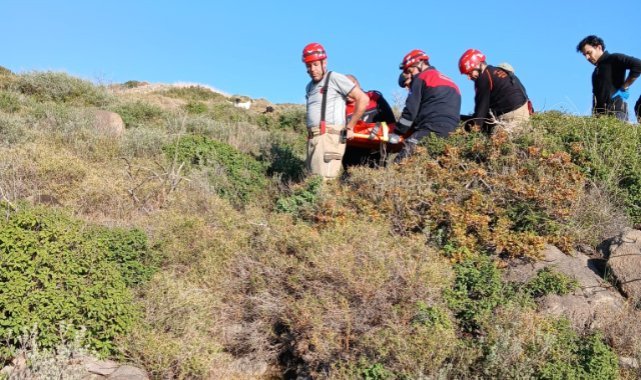 İzmir'de avcılık yaparken kayalıklardan düşüp yaralanan kişi kurtarıldı
