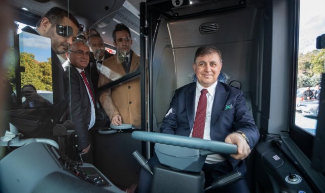 İzmir’de Dinamik Şarjlı Elektrikli Otobüs dönemi başlıyor: Başkan Tugay, 80 milyon Euro’luk kredi için ilk imzayı attı