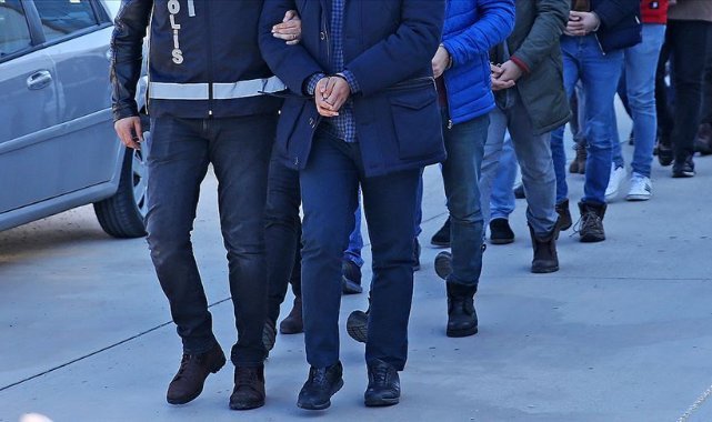 İzmir'de FETÖ/PDY operasyonu: 31 gözaltı