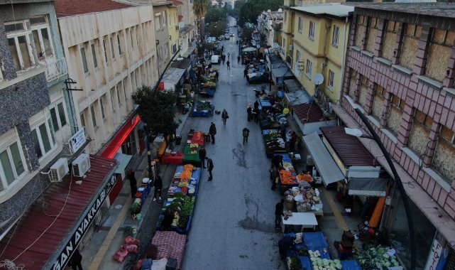 İzmir'deki bu pazar tarihi 1800'lü yıllara dayanan Türkiye'nin en büyük pazarı