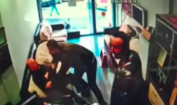 Kağıthane’de emlakçıya tadilat dayağı; burnunu kırıp serbest kaldı