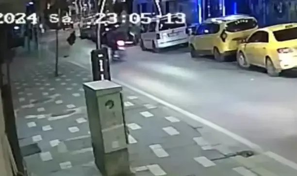 Koşarak karşıya geçmeye çalışan yayaya motosiklet çarptı