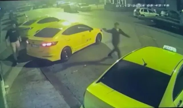 Kurusıkı tabanca ile taksi durağına geldi, camları kırdı