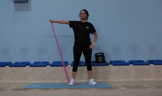 Menemenli kadınlar, ücretsiz pilates kursunda buluştu