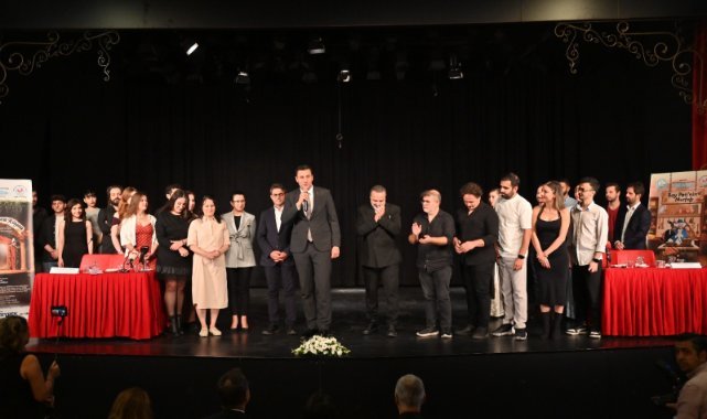 ‘Perde’ Diyen Şehir Tiyatrosu 9 Bin İzleyiciye Ulaştı