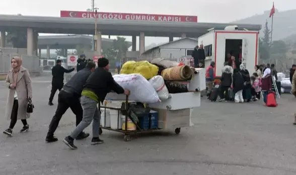 Suriyeliler, Cilvegözü Gümrük Kapısı’ndan ülkelerine dönüyor: Biz her zaman kardeş kalacağız