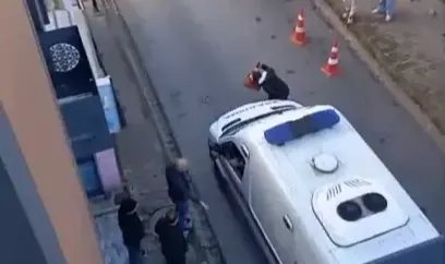Ümraniye'de ambulansı yumrukladı, sağlık personeline saldırdı