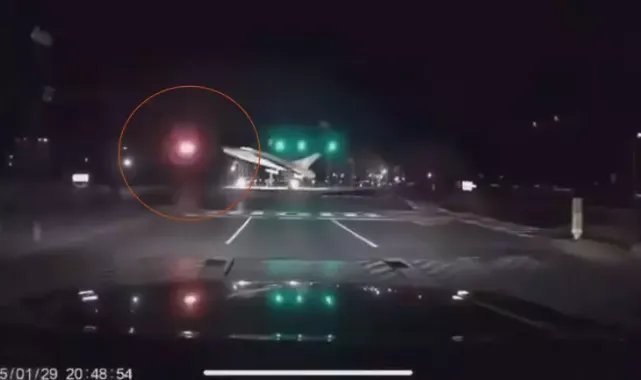ABD'de helikopter ile çarpışan yolcu uçağı nehre düştü