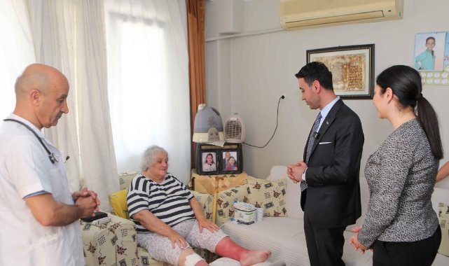 Bayraklı Belediyesi ‘yaşlı destek hattı’ kurdu