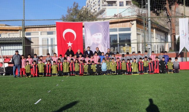 Bayraklı’da U-10 Cup Futbol Turnuvası başladı