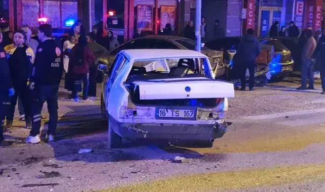 Bursa’da iki otomobil çarpıştı: 4 yaralı