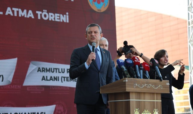 CHP Genel Başkanı Özel, İzmir'de iktidara kırmızı kart gösterdi