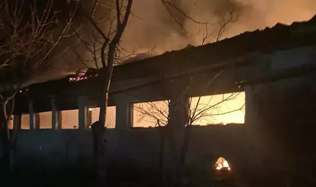 Çiftlikte samanlıkta çıkan yangın 1 saatte söndürüldü